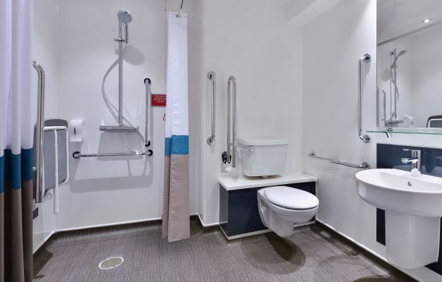 Photo of the ensuite in a Accessible SuperRoom in Norwich Central Riverside hotel