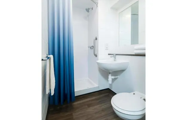 Photo of the ensuite in a Standard Double Room in Croydon Central hotel