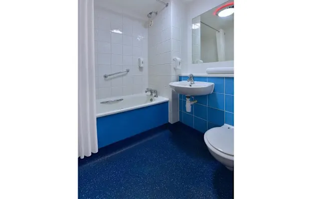 Photo of the ensuite in a Standard Double Room in Ayr hotel
