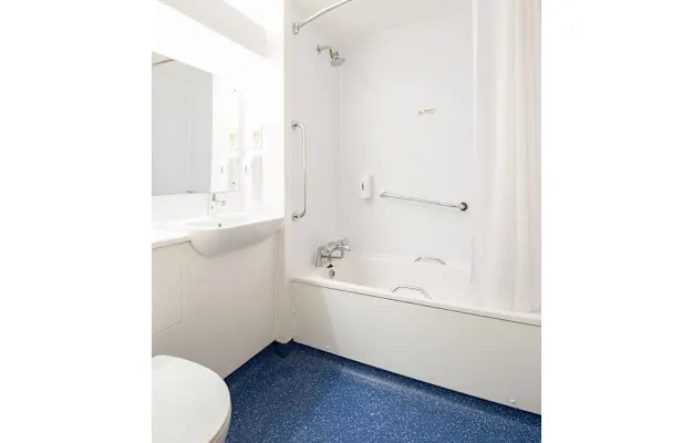 Photo of the ensuite in a Standard Double Room in Glasgow Central hotel